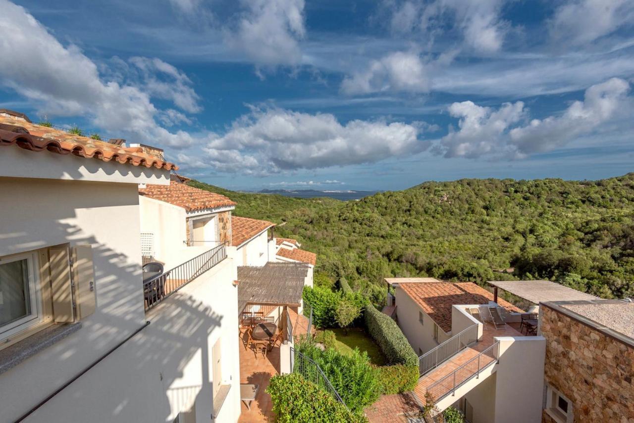 Residence Con Piscina A 4 Km Da Baja Sardinia Cala Bitta Exteriér fotografie